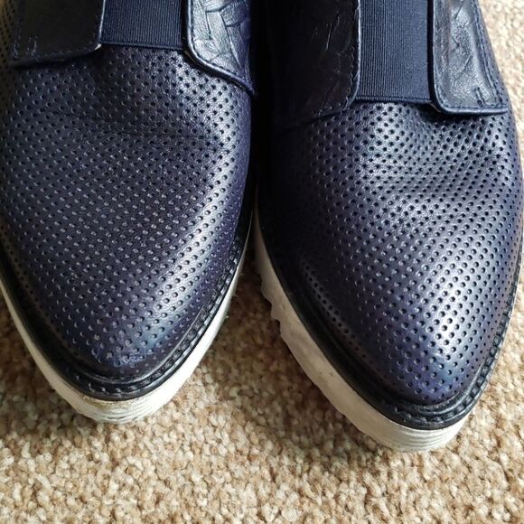 Black Loafers for Women - Picture 6 of 8